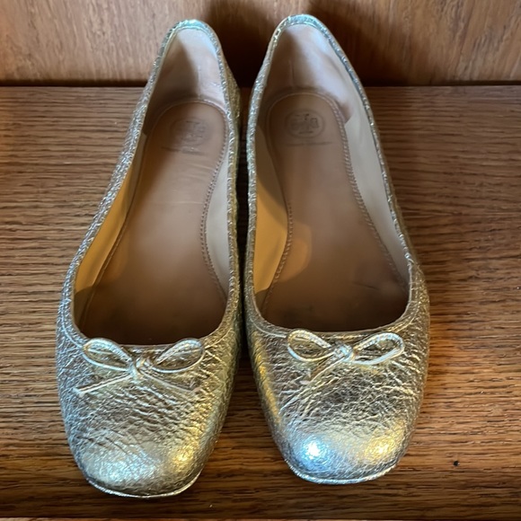 Tori Burch gold ballet flats - Picture 4 of 6